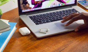 connecter des AirPods à un MacBook